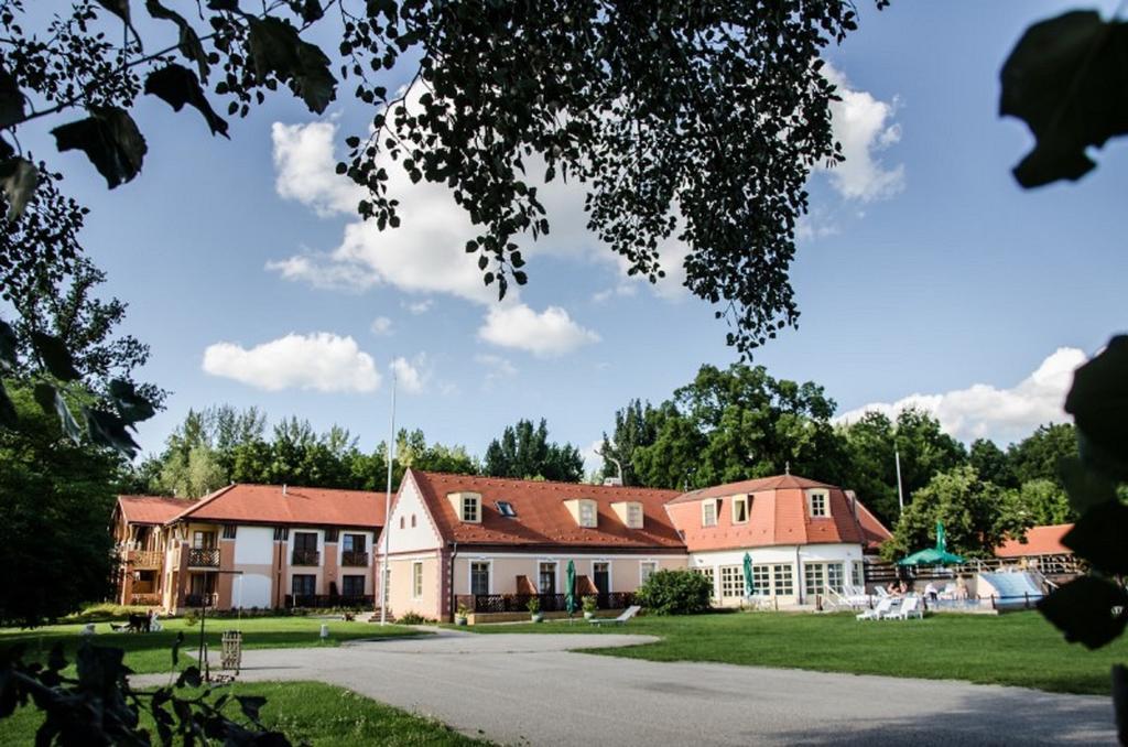Zichy Park Hotel Bikács Exterior foto