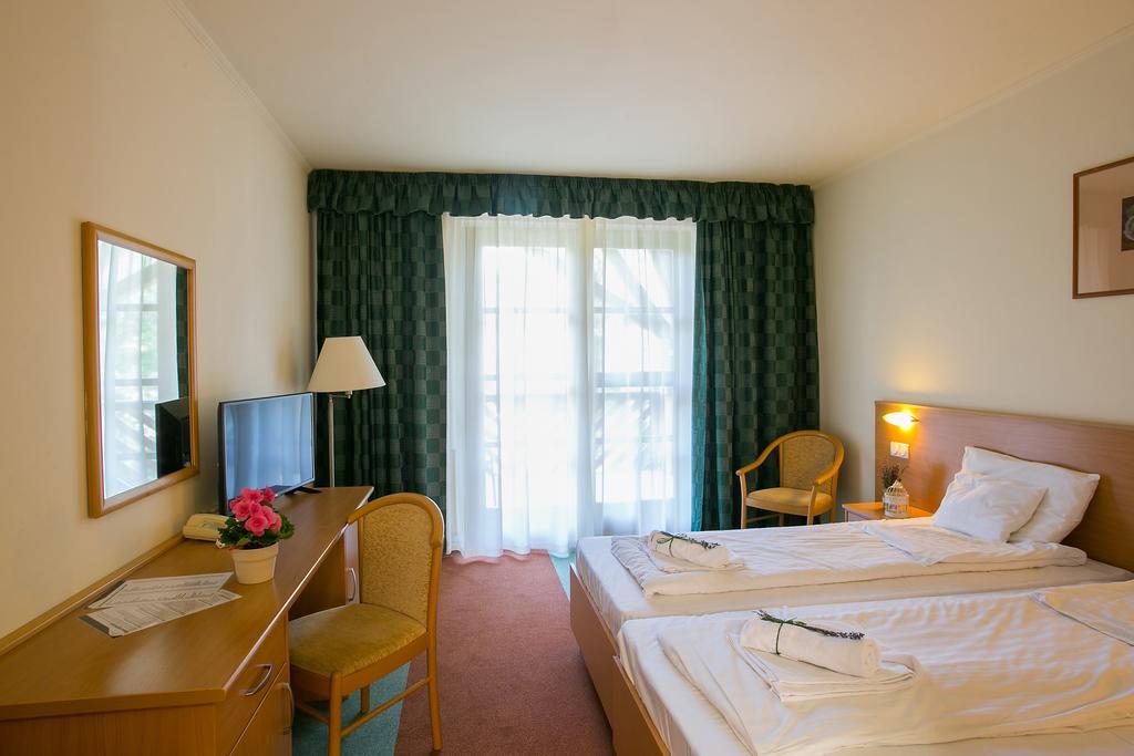 Zichy Park Hotel Bikács Exterior foto
